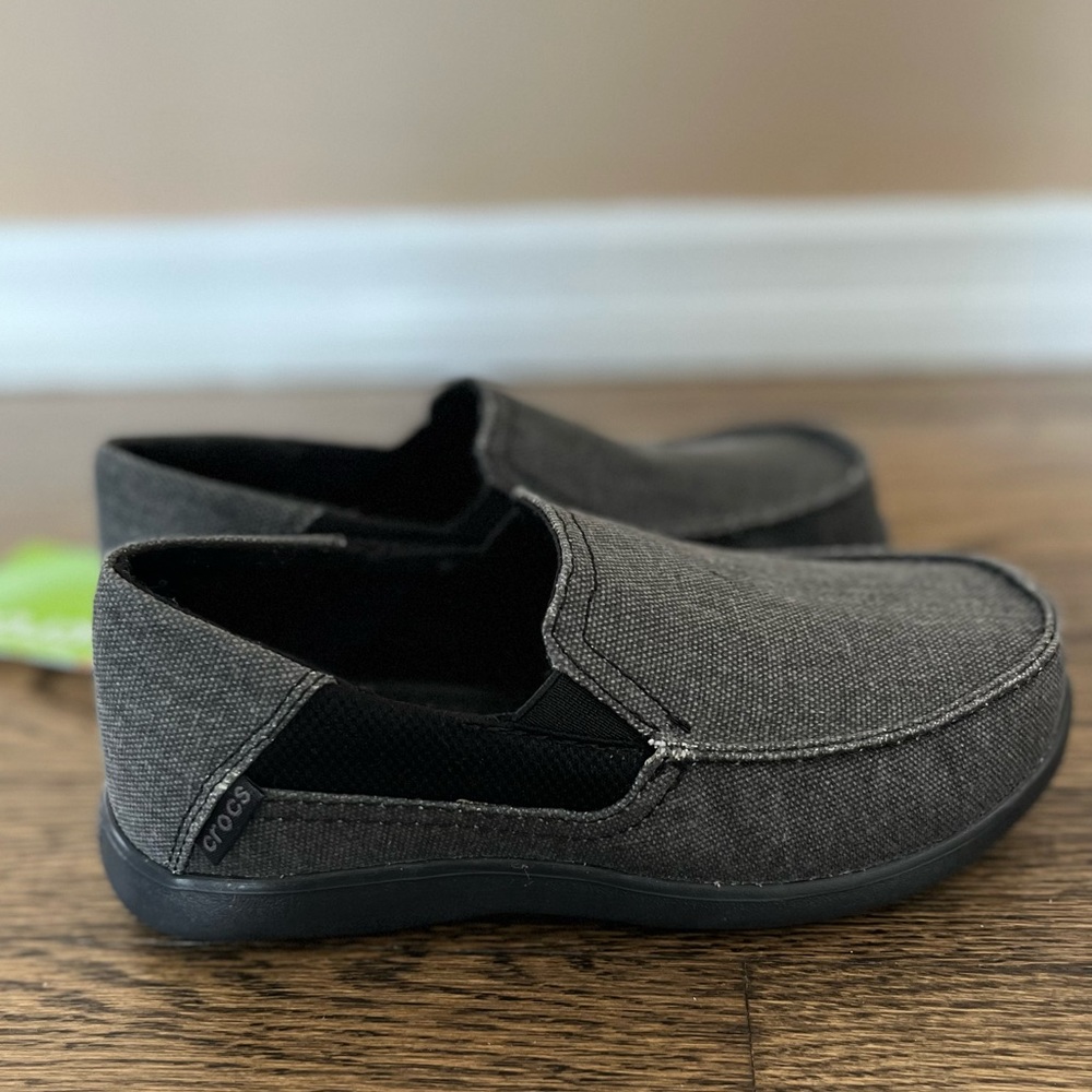 Crocs Santa Cruz II gs kids loafers.  Size 1